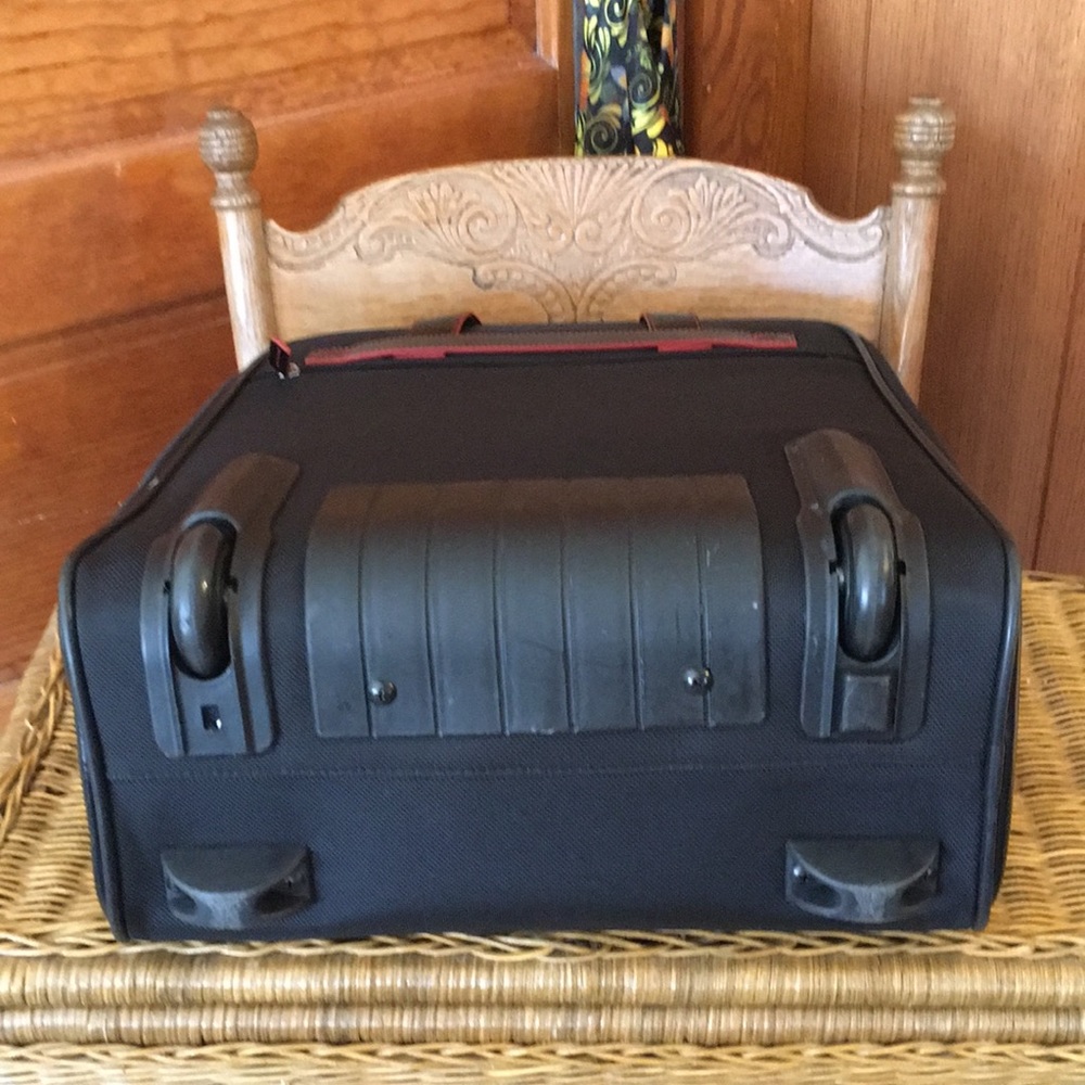 Jack George’s Milano Vertical Wheeled Brief Case. - Picture 4 of 6